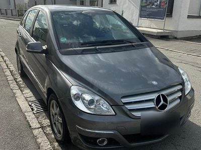 Usata Mercedes B200 140 CV (102 kW) 2010 Grigio Monovolume