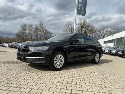 Schwarz magic perleffekt Gebraucht 2024 Skoda Octavia Selection Kombi | 30.990 € (Guter Preis)