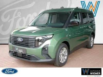 Neu Ford Tourneo Courier Titanium 125 PS (91 kW) 2026 Grün Van / Kleinbus