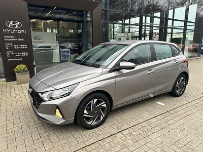 Gebraucht Hyundai i20 Comfort 101 PS (74 kW) 2022 Silber Kleinwagen