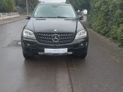 Gebraucht Mercedes ML320 224 PS (164 kW) 2006 Schwarz SUV