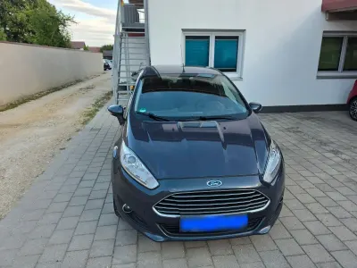 Gebraucht Ford Fiesta 125 PS (91 kW) 2013 Grau Limousine