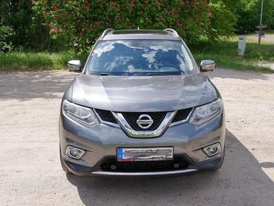 Grau Gebraucht 2016 Nissan X-Trail Tekna SUV | 13.999 € (Guter Preis)