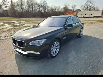 Second-hand BMW 750 Comfort Edition 381 CP (280 kW) 2014 Negru Berlinǎ