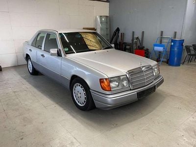 Usata Mercedes E280 193 CV (141 kW) 1993 Argento Berlina