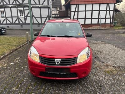 Rot Gebraucht 2009 Dacia Sandero Limousine | 1.990 € (Fairer Preis)