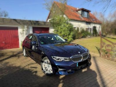 Gebraucht BMW 330e Luxury Line 292 PS (214 kW) 2021 Blau Kombi