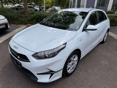 Używany Kia Ceed Vision 101 KM (74 kW) 2024 Biały Hatchback