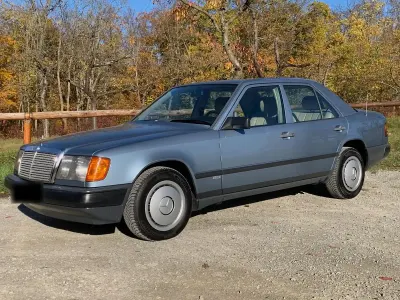 Gebraucht Mercedes E230 Classic 136 PS (100 kW) 1985 Blau Limousine