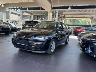 Gebraucht Opel Astra Njoy 84 PS (61 kW) 2003 Schwarz Limousine