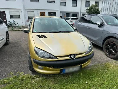 Gebraucht Peugeot 206 60 PS (44 kW) 2001 Gold Kleinwagen