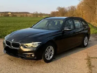 Gebraucht BMW 320 Advantage 184 PS (135 kW) 2019 Black sapphire (metallic) Kombi