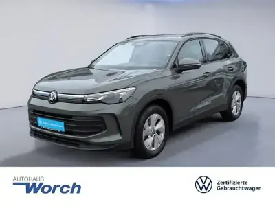 Gebraucht VW Tiguan Life 150 PS (110 kW) 2025 Cipressinogrün metallic SUV