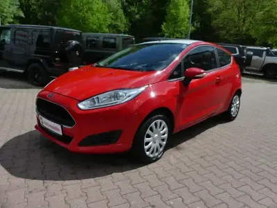 Gebraucht Ford Fiesta 80 PS (58 kW) 2016 Rot Kleinwagen