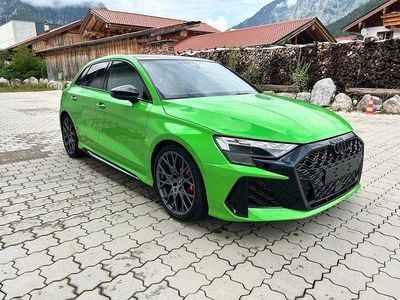 Neu Audi RS3 Sport 400 PS (294 kW) 2025 Grün Limousine