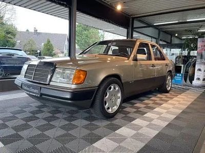 Usata Mercedes E230 Sportline 132 CV (97 kW) 1990 Argento Berlina