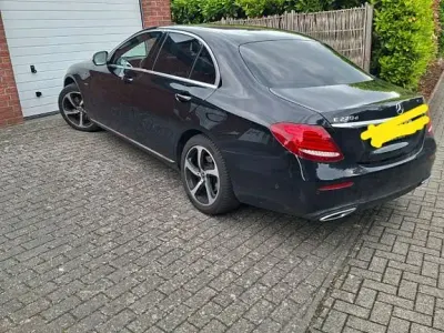 Gebraucht Mercedes E220 194 PS (142 kW) 2019 Schwarz Limousine