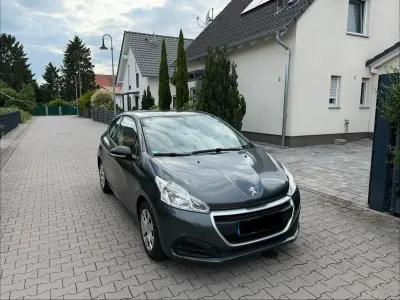 Gebraucht Peugeot 208 68 PS (50 kW) 2016 Grau Kleinwagen