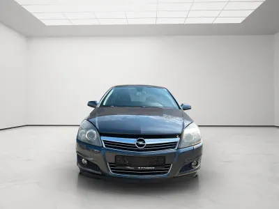 Używany Opel Astra Innovation 116 KM (85 kW) 2008 Niebieski Sedan/Limuzyna