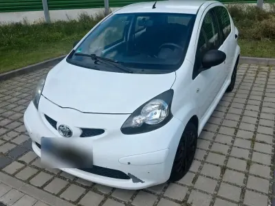 Gebraucht Toyota Aygo 68 PS (50 kW) 2009 Weiß Kleinwagen