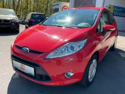 Begagnad Ford Fiesta Titanium 82 HK (60 kW) 2009 Röd Halvkombi