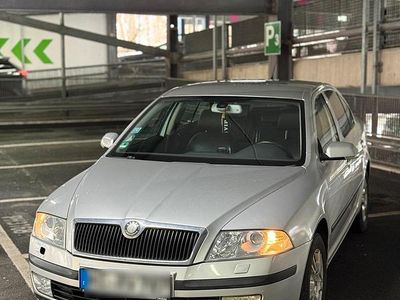 Grau Gebraucht 2006 Skoda Octavia Limousine | 1.800 €