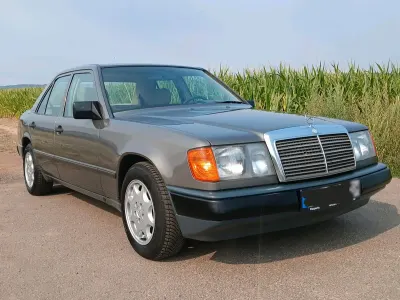 Gebraucht Mercedes E200 105 PS (77 kW) 1988 Grau Limousine