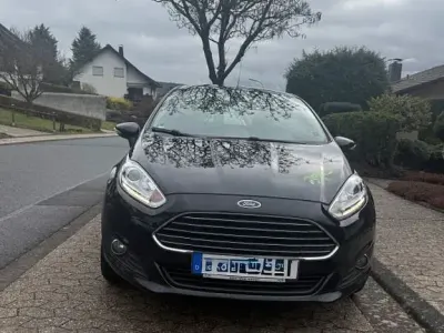 Gebraucht Ford Fiesta SYNC Edition 95 PS (69 kW) 2015 Schwarz Kleinwagen