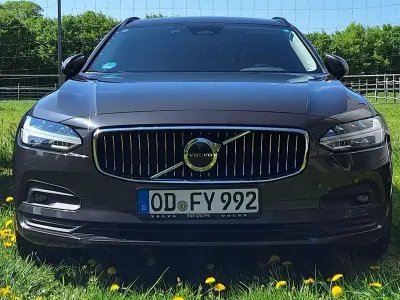 Gebraucht Volvo V90 Momentum 235 PS (172 kW) 2021 Grau Kombi