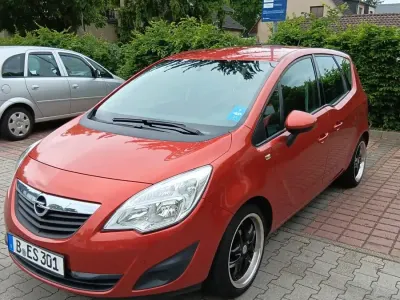Gebraucht Opel Meriva Edition 100 PS (73 kW) 2012 Rot Van / Kleinbus