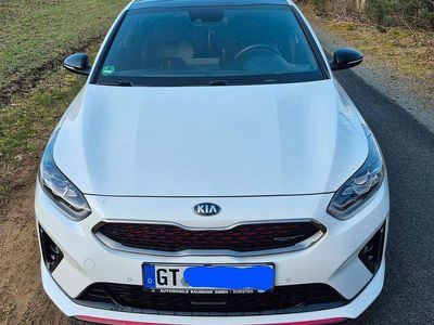 Begagnad Kia ProCeed GT 204 HK (150 kW) 2018 Vit Sedan