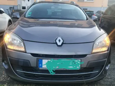 Second-hand Renault Mégane 131 CP (96 kW) 2009 Auriu Berlinǎ
