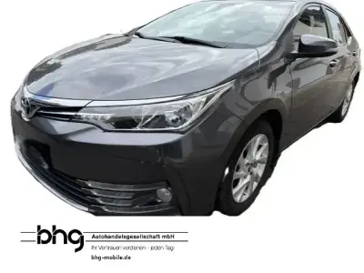 Używany Toyota Corolla 132 KM (97 kW) 2019 Czarny Sedan/Limuzyna