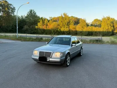 Gebraucht Mercedes E280 193 PS (141 kW) 1995 Silber Limousine