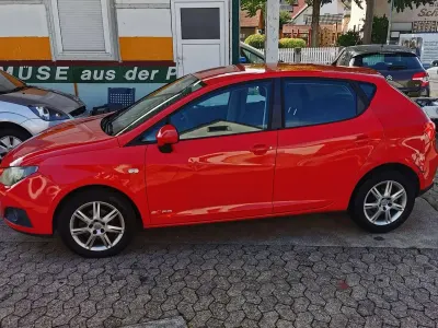 Gebraucht Seat Ibiza Reference 90 PS (66 kW) 2011 "emocion" rot Kleinwagen