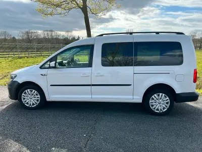 Używany VW Caddy Maxi 75 KM (55 kW) 2016 Biały Minivan