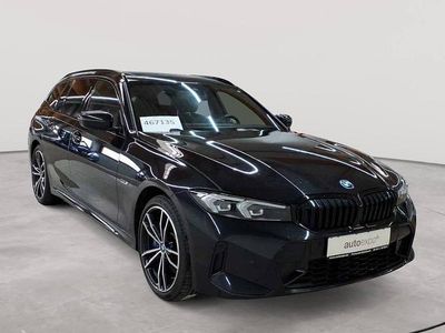Gebraucht BMW 330e M Sport 184 PS (135 kW) 2023 Saphirschwarz metallic Kombi