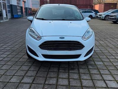 Weiß Gebraucht 2015 Ford Fiesta Trend Kleinwagen | 5.100 €