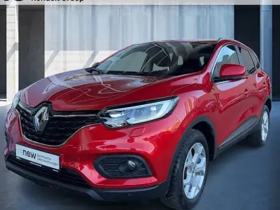Używany Renault Clio V Techno 91 KM (66 kW) 2023 Biały Sedan/Limuzyna