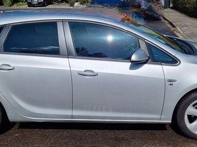 Gebraucht Opel Astra Edition 140 PS (102 kW) 2012 Silber Limousine