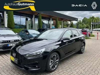 Gebraucht Hyundai i30 Advantage 120 PS (88 kW) 2024 Abyss black / mic Kombi
