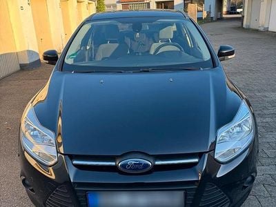 Gebraucht Ford Focus 100 PS (73 kW) 2014 Schwarz Kombi