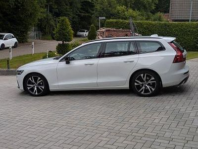 Gebraucht Volvo V60 R-Design 197 PS (144 kW) 2021 Weiß Kombi