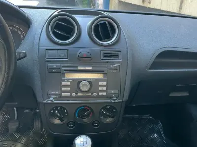 Używany Ford Fiesta 75 KM (55 kW) 2006 Srebrny Hatchback