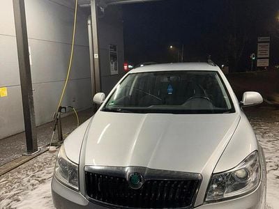 Silber Gebraucht 2012 Skoda Octavia Kombi | 2.990 € (Teuer)