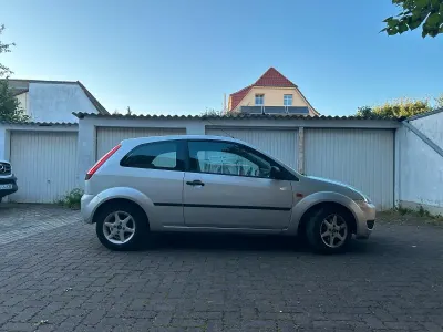 Gebraucht Ford Fiesta 59 PS (43 kW) 2005 Grau Kleinwagen