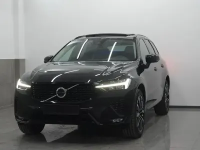 Używany Volvo XC60 Plus 250 KM (183 kW) 2025 Czarny SUV