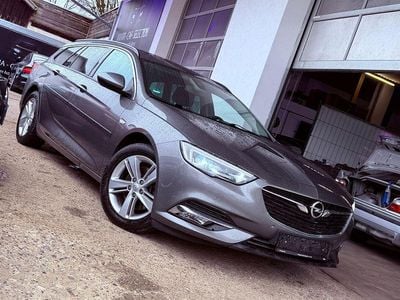 Usado Opel Insignia 170 HP (125 kW) 2019 Cinzento Sedan
