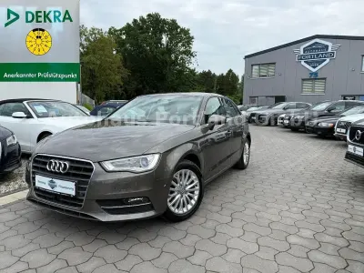 Gebraucht Audi A3 Ambiente 125 PS (91 kW) 2015 Grau Limousine