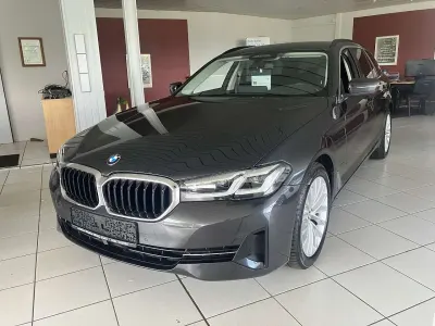 Gebraucht BMW 520 Sport Line 190 PS (139 kW) 2022 Grau Limousine